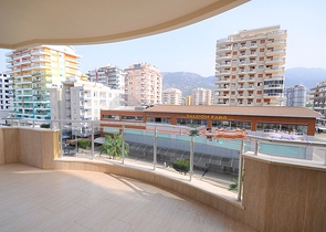 Меблированная квартира 2+1 с отдельной кухней через дорогу от пляжа