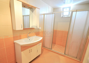 Меблированная квартира 2+1 с отдельной кухней через дорогу от пляжа