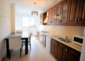 Меблированная квартира 2+1 с отдельной кухней через дорогу от пляжа