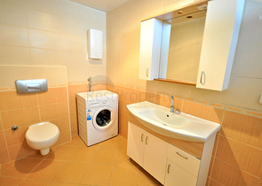 Меблированная квартира 2+1 с отдельной кухней через дорогу от пляжа