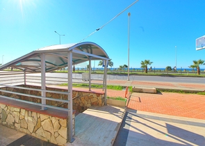 Меблированная квартира 2+1 с отдельной кухней через дорогу от пляжа