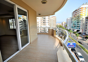 Меблированная квартира 2+1 с отдельной кухней через дорогу от пляжа