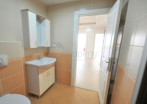 Меблированная квартира 2+1 с отдельной кухней через дорогу от пляжа