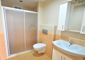 Меблированная квартира 2+1 с отдельной кухней через дорогу от пляжа