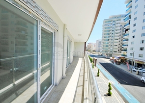 Трехкомнатная квартира с отдельной кухней