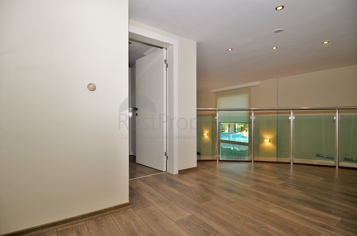 Дуплекс с выходом в сад в комплексе класса люкс