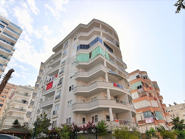 Трехкомнатная квартира с мебелью от собственника