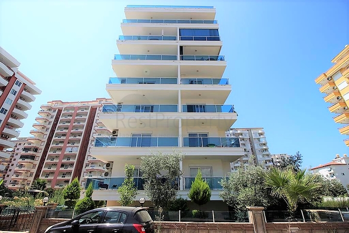 Трехкомнатная, меблированная квартира в хорошем комплексе