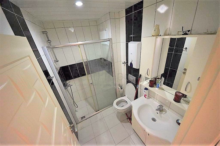 Трехкомнатная, меблированная квартира в хорошем комплексе