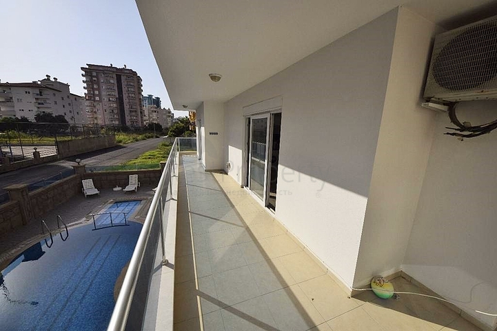 Трехкомнатная, меблированная квартира в хорошем комплексе