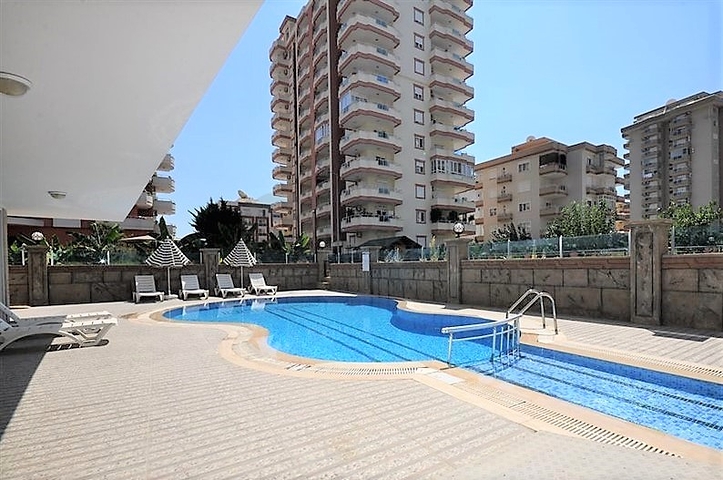 Трехкомнатная, меблированная квартира в хорошем комплексе