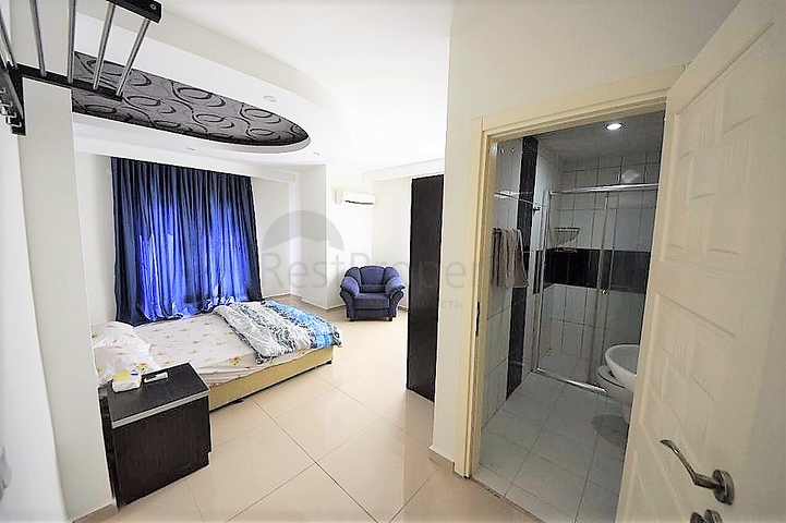 Трехкомнатная, меблированная квартира в хорошем комплексе