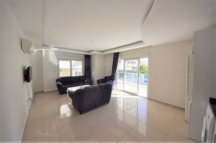 Трехкомнатная, меблированная квартира в хорошем комплексе