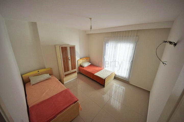 Трехкомнатная, меблированная квартира в хорошем комплексе