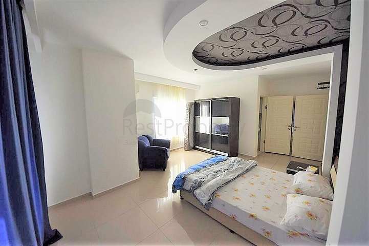 Трехкомнатная, меблированная квартира в хорошем комплексе