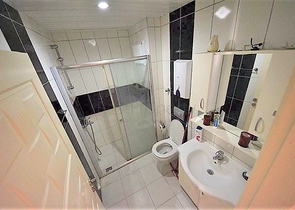 Трехкомнатная, меблированная квартира в хорошем комплексе