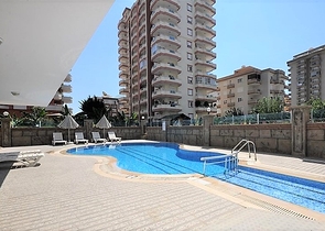 Трехкомнатная, меблированная квартира в хорошем комплексе