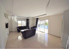 Трехкомнатная, меблированная квартира в хорошем комплексе