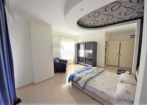 Трехкомнатная, меблированная квартира в хорошем комплексе