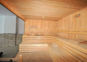 Трехкомнатная, меблированная квартира в хорошем комплексе