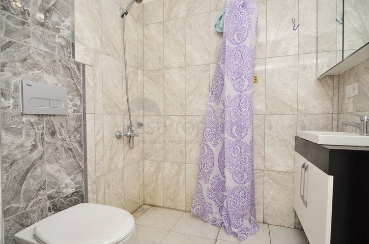 Двухкомнатная квартира в тихом районе