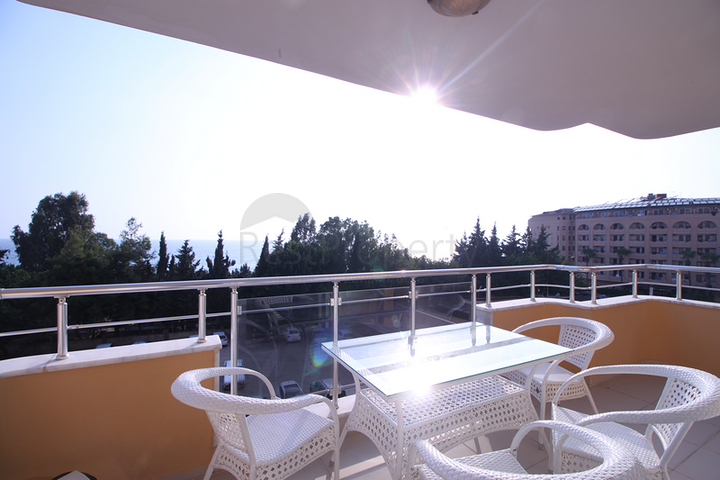 Трехкомнатная квартира рядом с морем