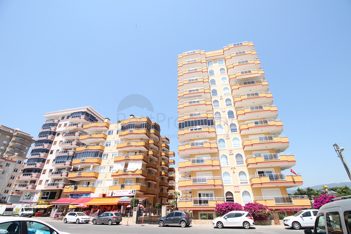 Трехкомнатная квартира рядом с морем