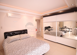 Трехкомнатная квартира рядом с морем