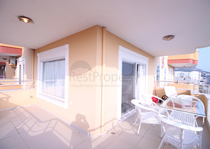 Трехкомнатная квартира рядом с морем