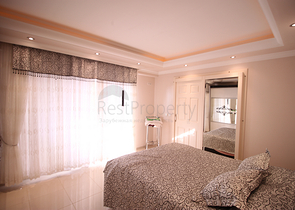 Трехкомнатная квартира рядом с морем