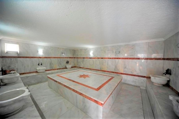 Трехкомнатная квартира в престижном районе