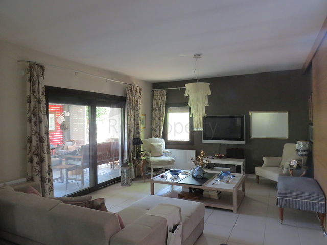 Продается 2-х этажная вилла с собственным садом