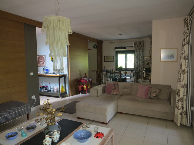 Продается 2-х этажная вилла с собственным садом