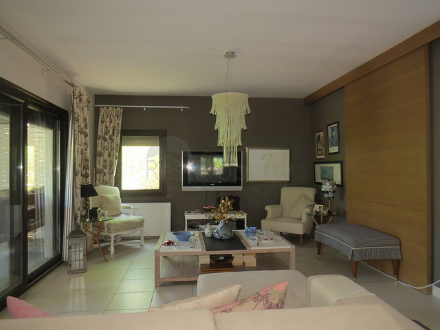 Продается 2-х этажная вилла с собственным садом