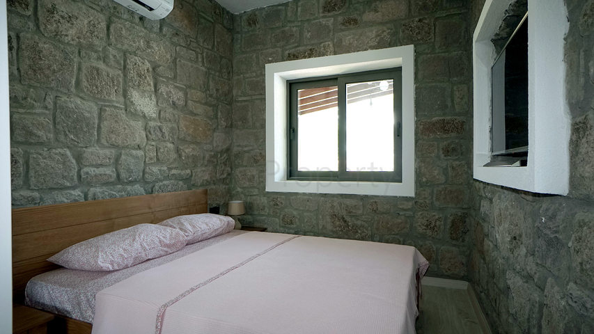 Продается 4-х комнатный дом из натурального камня