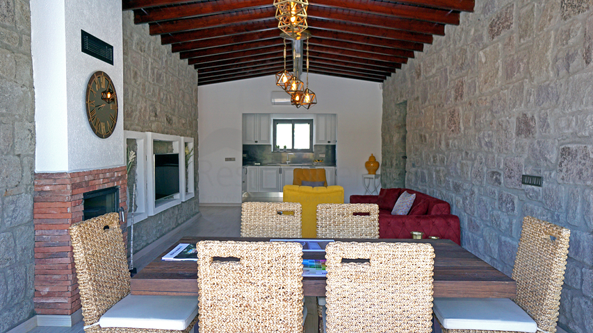 Продается 4-х комнатный дом из натурального камня