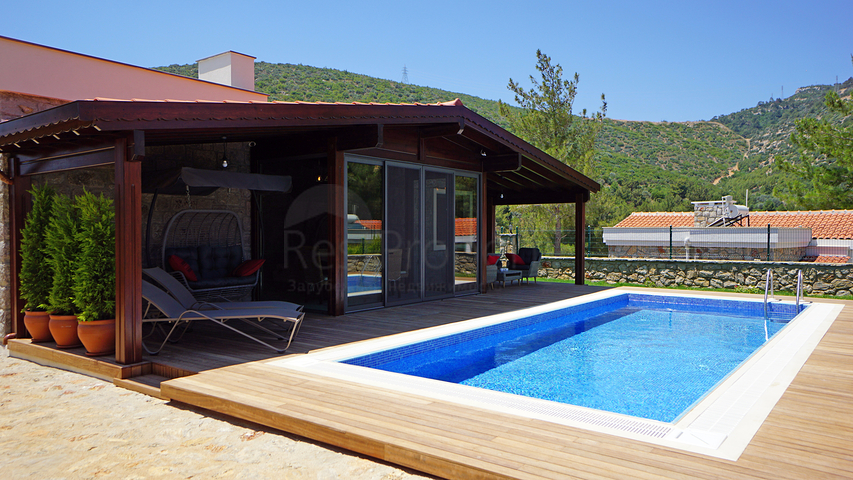 Продается 4-х комнатный дом из натурального камня