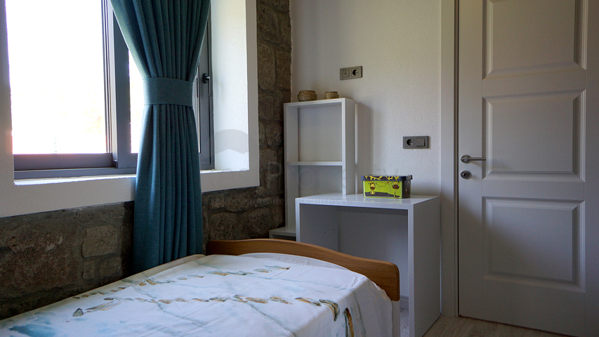 Продается 4-х комнатный дом из натурального камня