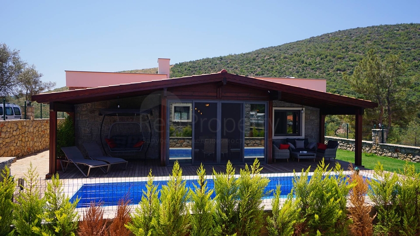 Продается 4-х комнатный дом из натурального камня