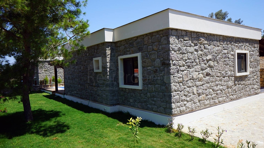 Продается 4-х комнатный дом из натурального камня