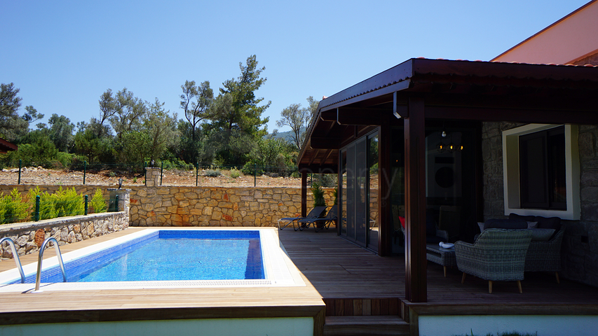 Продается 4-х комнатный дом из натурального камня