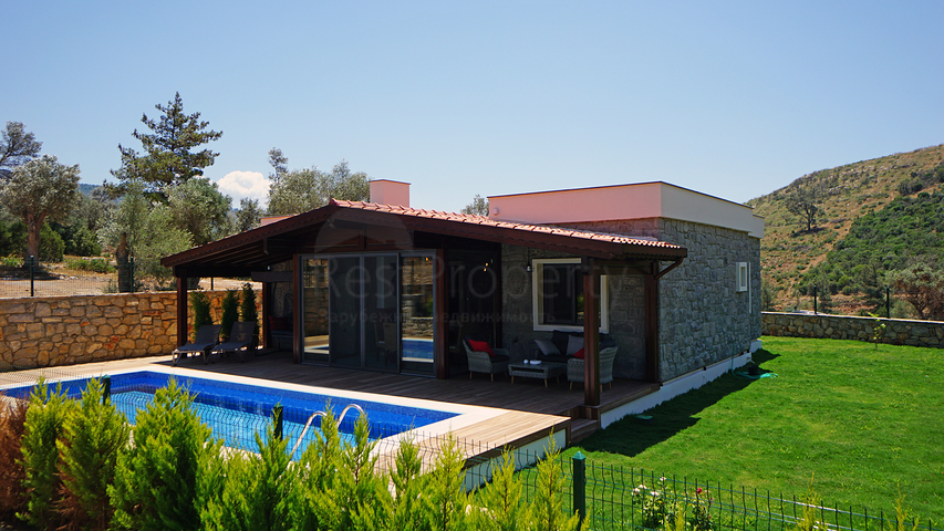 Продается 4-х комнатный дом из натурального камня