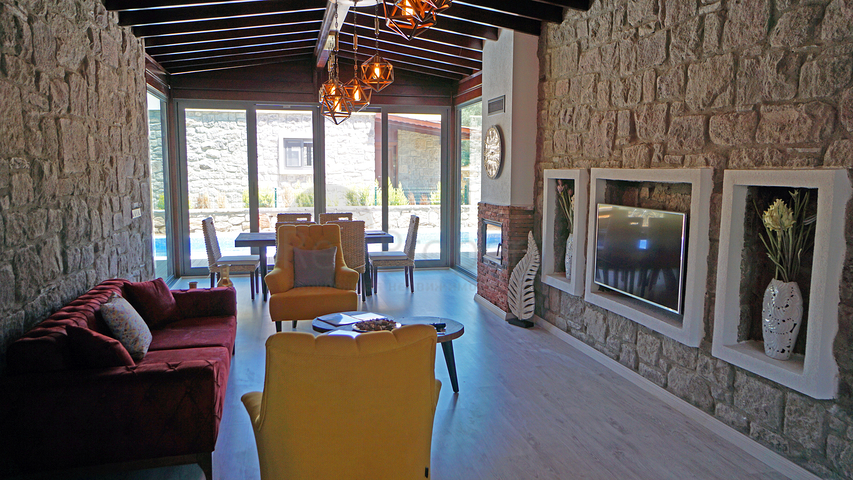 Продается 4-х комнатный дом из натурального камня