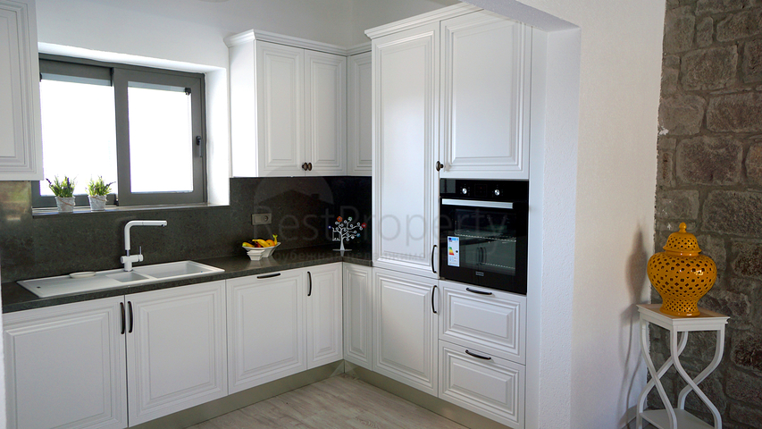 Продается 4-х комнатный дом из натурального камня