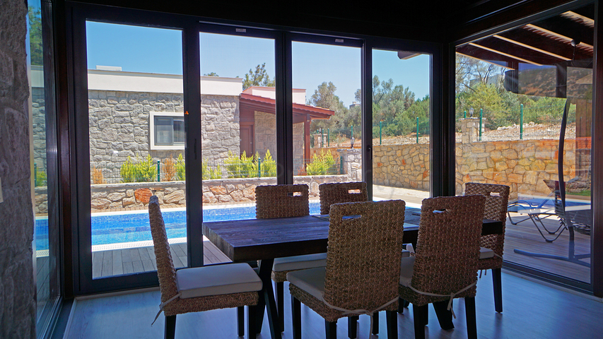 Продается 4-х комнатный дом из натурального камня