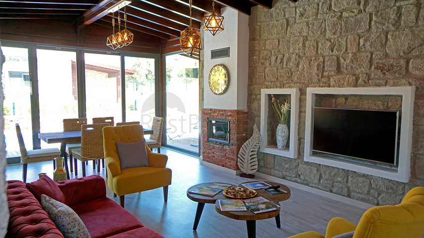 Продается 4-х комнатный дом из натурального камня