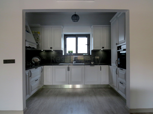 Продается 4-х комнатный дом из натурального камня