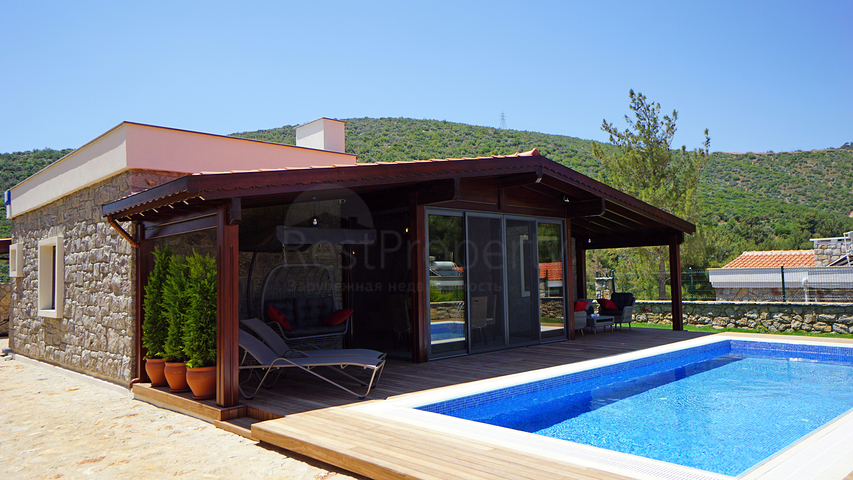 Продается 4-х комнатный дом из натурального камня