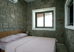 Продается 4-х комнатный дом из натурального камня