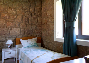 Продается 4-х комнатный дом из натурального камня